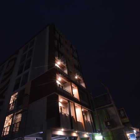 Ud Capital Hotel Удон Тани Екстериор снимка