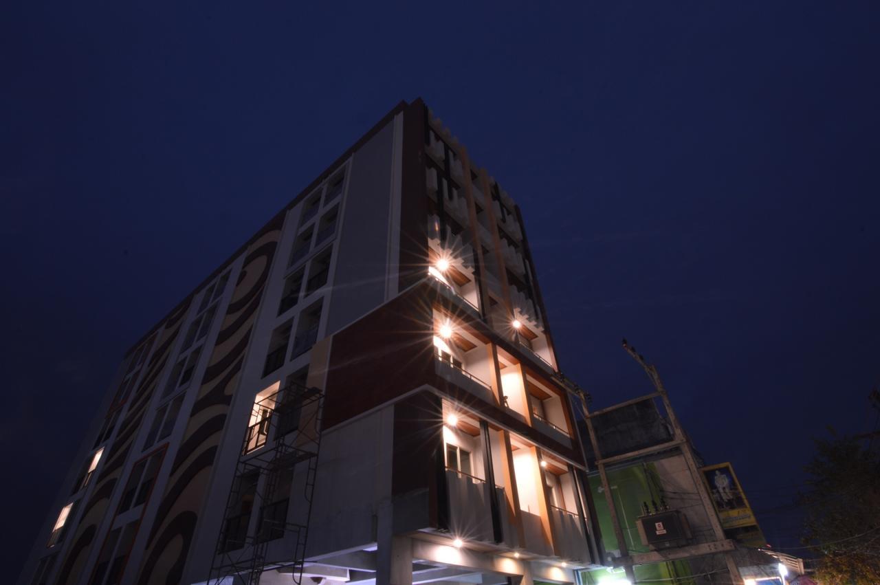 Ud Capital Hotel Удон Тани Екстериор снимка