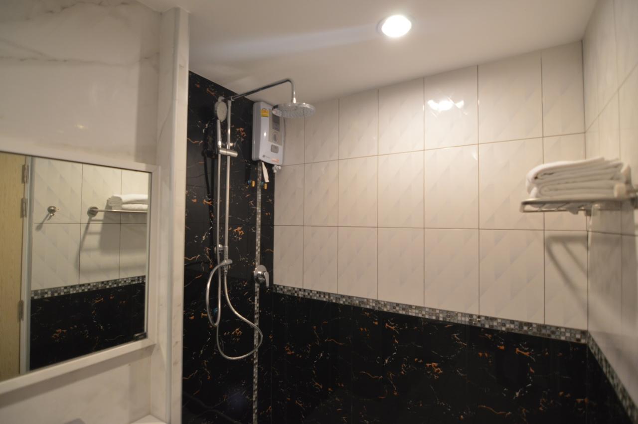 Ud Capital Hotel Удон Тани Екстериор снимка